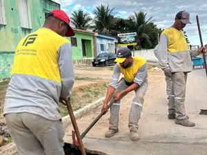 Prefeitura segue recuperando vias no centro e em bairros de Arapiraca