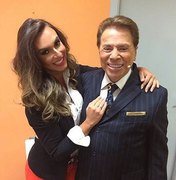 Nicole Bahls faz selfie com Silvio Santos e diz: 'Morri'