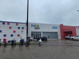 Idoso é atacado por cão e precisa de atendimento no Hospital de Emergência do Agreste, em Arapiraca