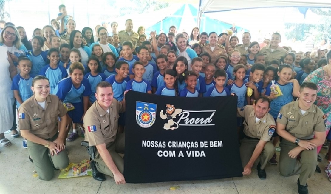 Programa da PM leva 150 crianças de escolas públicas para espetáculo circense