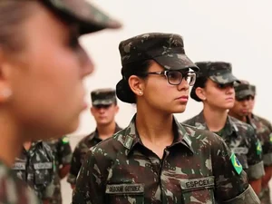 Mulheres poderão se alistar no serviço militar aos 18 anos