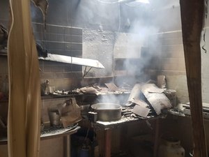 [Vídeo] Fogo destrói cozinha de estabelecimento na Orla Marítima de Maragogi