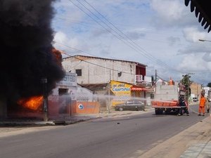 Incêndio destroi loja de tinta automotiva em Penedo