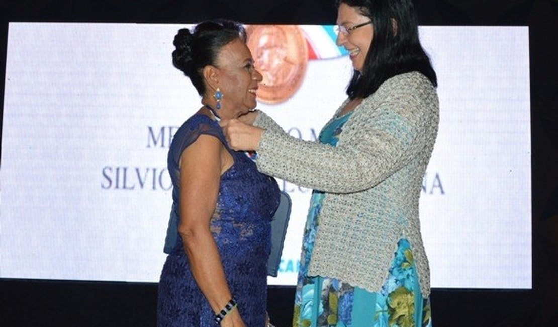 Hemoal tem servidor agraciado com a Medalha Sílvio Vianna