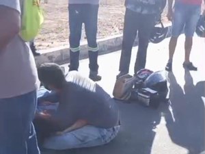 Acidente entre carro e moto deixa mulher ferida na Rota do Mar, em Maceió