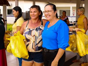Em Lagoa da Canoa: mais de doze toneladas de alimentos são entregues à comunidade pela prefeitura na Semana Santa