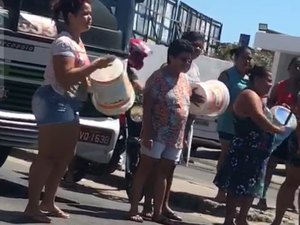 [Vídeo] Moradores do Jacintinho protestam contra falta d’água