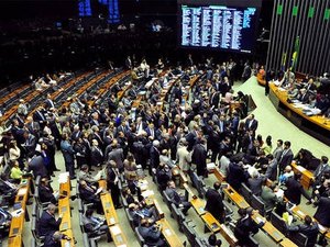 Câmara aprova urgência, e medidas que podem anistiar caixa 2 serão votadas