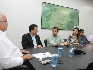 Deputados se reúnem com Teófilo para tratar sobre funcionamento do IC