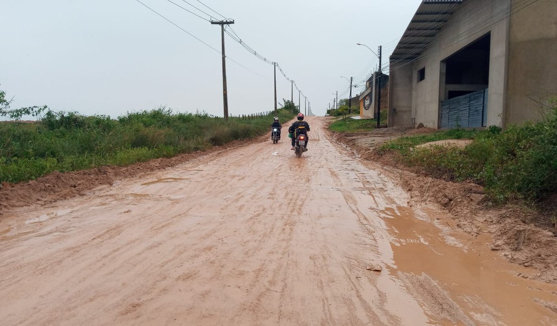 [Vídeo] Prefeitura recupera trecho da Rua Miguel Tertuliano após matéria do Portal 7Segundos
