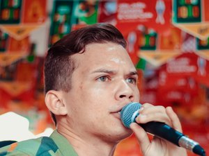 Jovem cantor de Maragogi se apresenta no São João de Caruaru