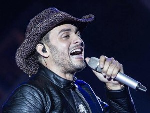 Sem show em AL, Mano Walter se apresenta nas principais festas de São João do país