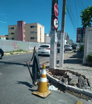 Buraco em esquina movimentada causa riscos de acidentes na Mangabeiras