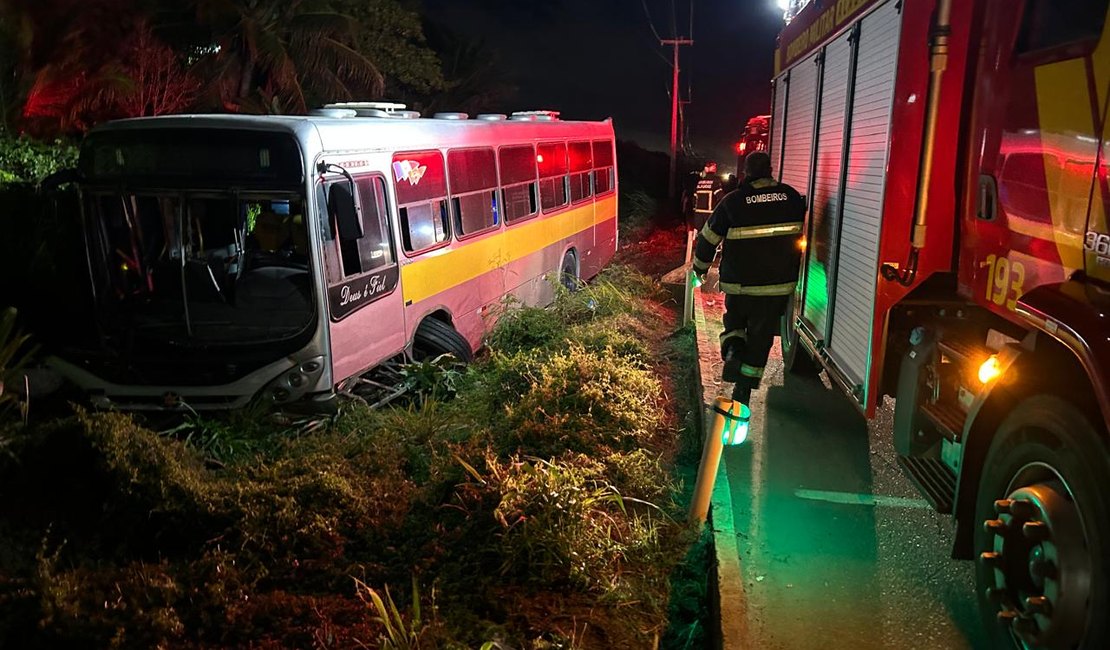 [Vídeo] Acidente de ônibus deixa cinco feridos na rodovia AL-101 Sul, em Marechal Deodoro