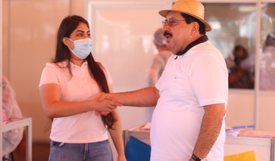 Prefeito de Rio Largo acompanha vacinação de pessoas acima de 45 anos