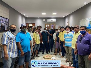 Prefeito Theobaldo Cintra anuncia feira do gado para Major Izidoro