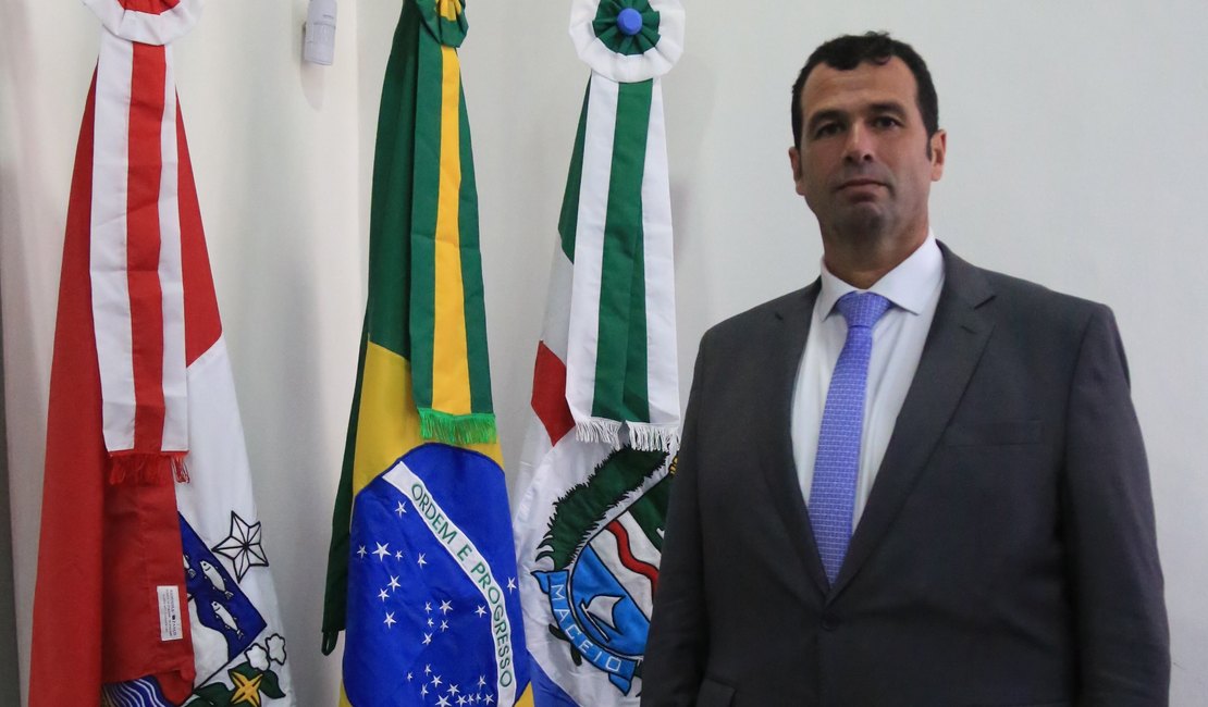 Fernando Hollanda apresenta proposta para Renan Filho construir centro turístico no terminal portuário de Maceió