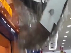 [Vídeo] Teto de shopping em Caruaru-PE desaba com as fortes chuvas