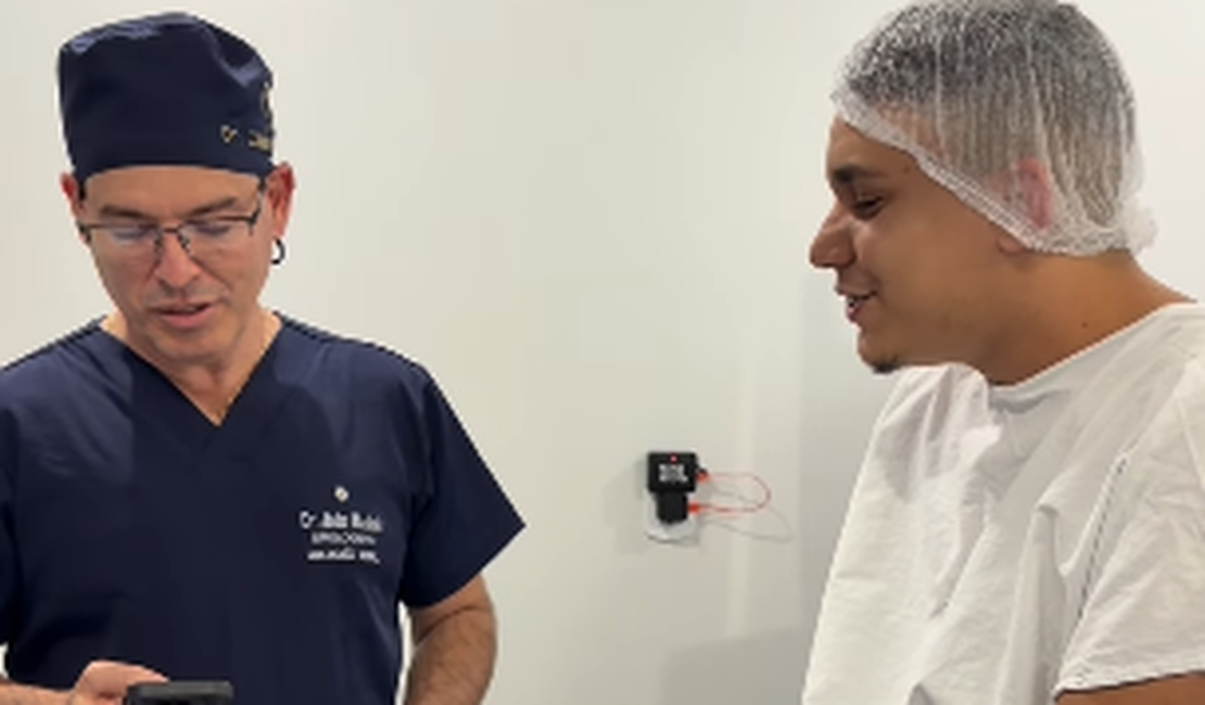 Médico e paciente cantam antes de cirurgia e vídeo emociona nas redes sociais