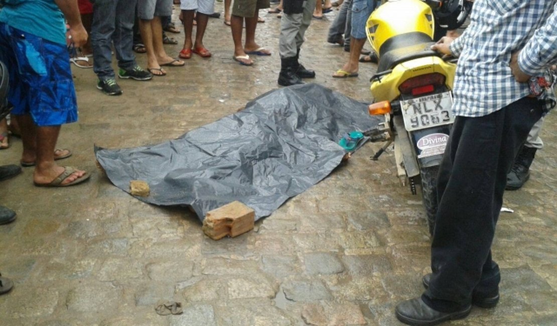 Filho é executado na frente do pai no bairro Primavera