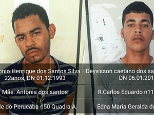 Dupla é presa com revólver, dinheiro e celular após abordagem policial