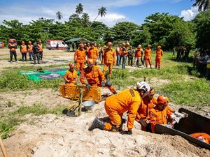 Defesa Civil de Maceió participa de simulado de resgate no Pontal da Barra