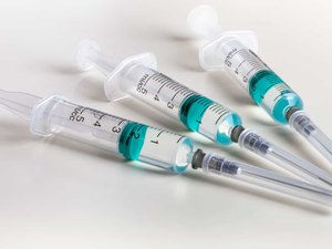 Governo limita produção, diz indústria da seringa após restrição