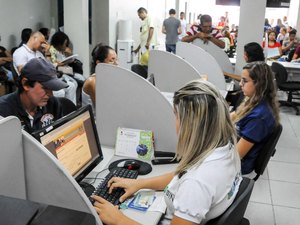 Sine oferta vagas de emprego para instrutor de informática e açougueiro
