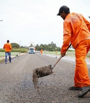 Renan Filho assina ordem de serviço para reconstrução de rodovia no Sertão