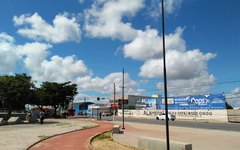 Praça da Rodoviária é frequentada apenas por moradores de rua e mototaxistas que fazem ponto no local