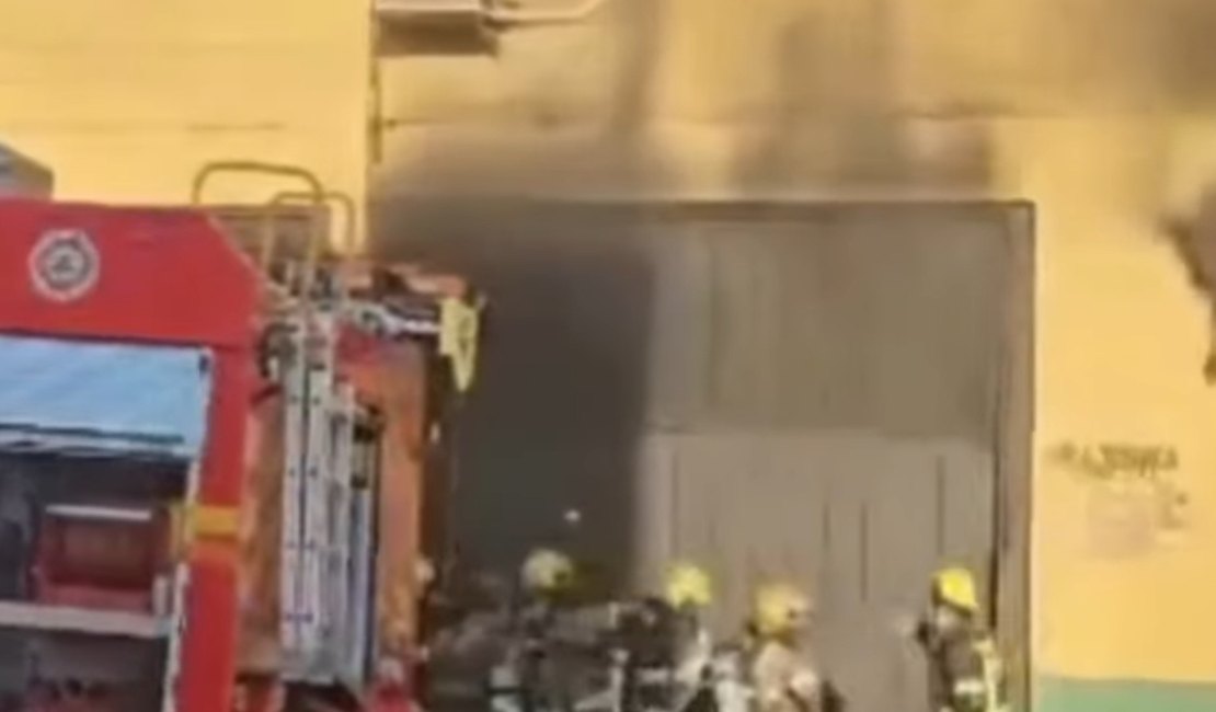 Explosão durante incêndio em supermercado deixa bombeiros feridos na fronteira entre Brasil e Uruguai