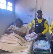 Agentes do DMTT realizam escolta de gestante em trabalho de parto em Maceió