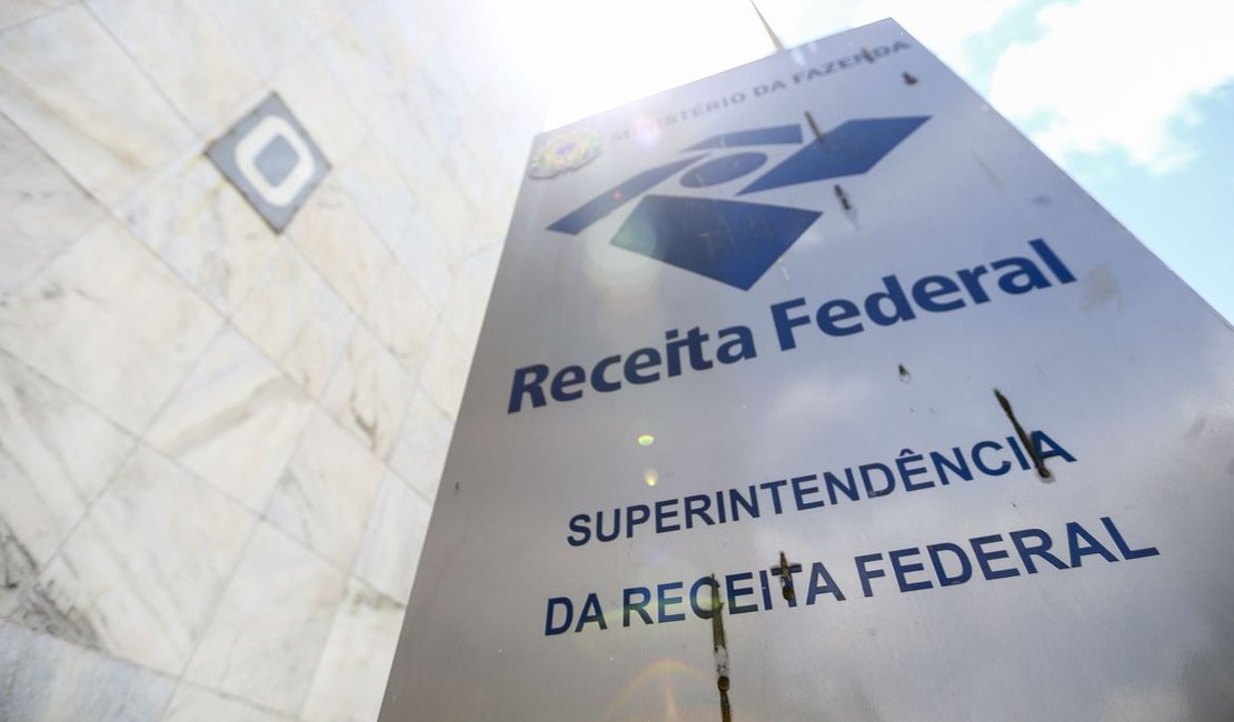 Receita Federal deixa de exigir autenticação de documentos