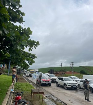 Manifestantes bloqueiam BR-101 em Novo Lino em protesto contra vereadores