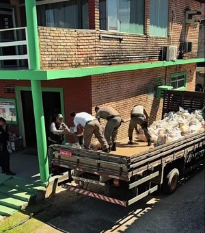 6º Batalhão da PM doa mais de 5 toneladas de alimentos e brinquedos