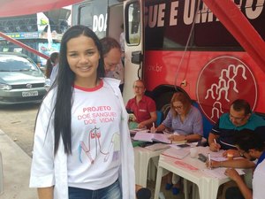 Estudantes de Arapiraca se unem ao Hemoar em campanha para doação de sangue