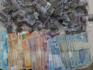 Suspeito tenta fugir da polícia mas é preso com mais de 100 papelotes de maconha