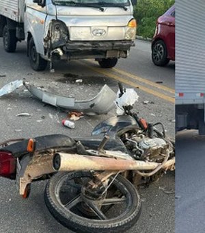 Motociclista invade contramão, bate em caminhão e fica ferido em Maceió