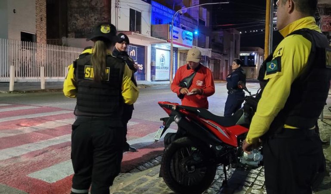 SMTT e Guarda Municipal atuam na fiscalização de veículos e motociclistas para reforçar segurança no trânsito