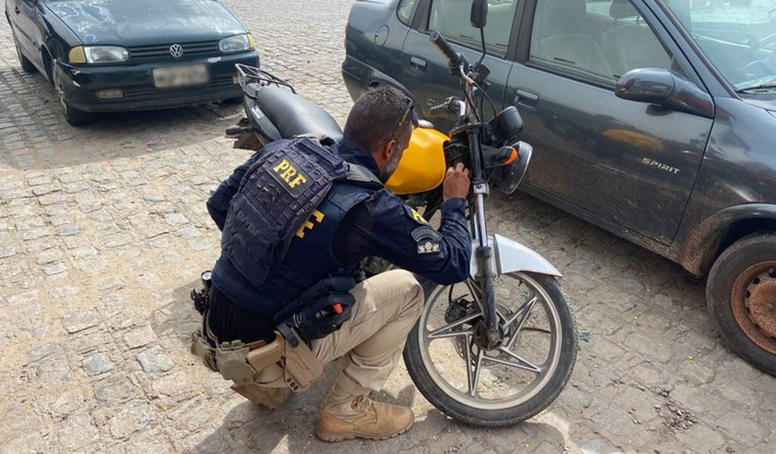 PRF flagra motocicleta adulterada na BR-101, em São Miguel dos Campos