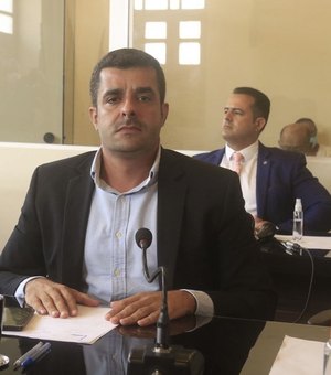 Vereador acusa prefeito de Marechal Deodoro de usar dinheiro público para bancar “orgias”