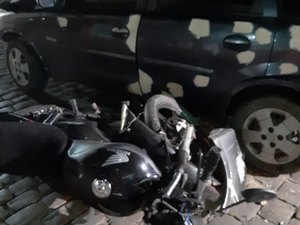 Colisão entre carro e moto deixa uma pessoa morta em Viçosa