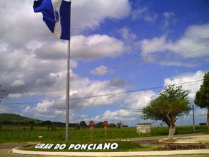 Bandidos fazem arrastão em transporte coletivo e agridem passageiros