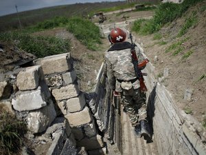 Armênia, Azerbaijão e Rússia assinam acordo para encerrar conflito