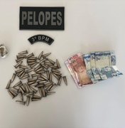 Jovens são presos suspeitos de tráfico de entorpecentes no bairro Canafístula, em Arapiraca