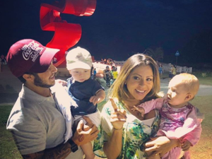 'Treinamento', diz Thammy Miranda em foto com Andressa Ferreira e bebês