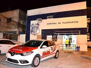 Após denúncia jovem é preso traficando no bairro do Clima Bom