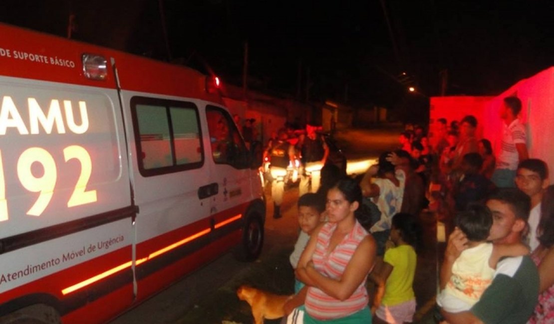 Homem invade casa de ex-mulher, desfere golpes de faca e rouba veículo