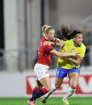 Seleção feminina perde para Noruega em penúltimo compromisso do ano