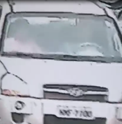 [Vídeo] Carro de luxo usado em assalto a bar é apreendido pela polícia